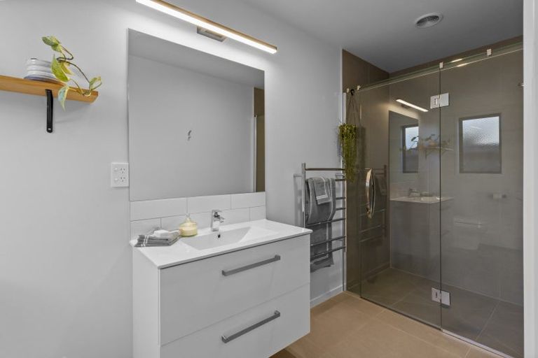 Photo of property in 37 Howden Drive, Jacks Point, 9371