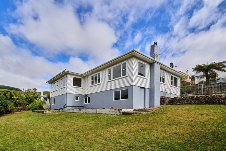 Photo of property in 44 Saint Johns Terrace, Tawa, Wellington, 5028