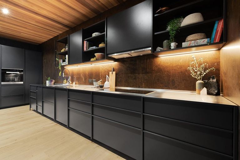 Photo of property in 124a Seaview Road, Piha, New Lynn, 0772