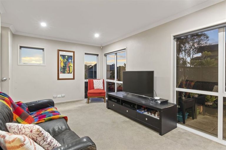 Photo of property in 16 Kittiwake Drive, Schnapper Rock, Auckland, 0632