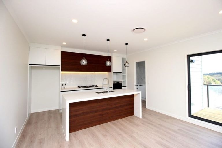 Photo of property in 17 Tautoru Avenue, Orewa, 0931