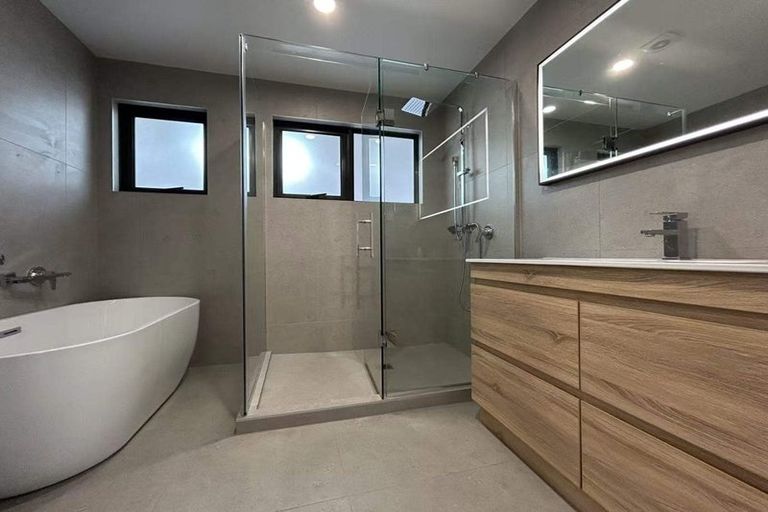 Photo of property in 110 Clovelly Road, Bucklands Beach, Auckland, 2012