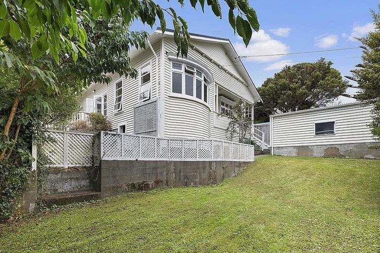 Photo of property in 94 Parkvale Road, Karori, Wellington, 6012