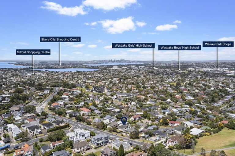 Photo of property in 1/232 East Coast Road, Forrest Hill, Auckland, 0620