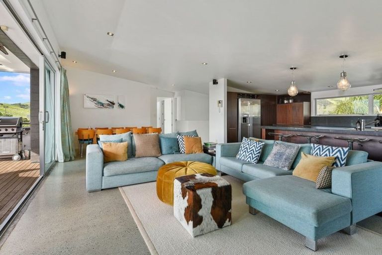 Photo of property in 32 Taumata Road, Omaha, 0986