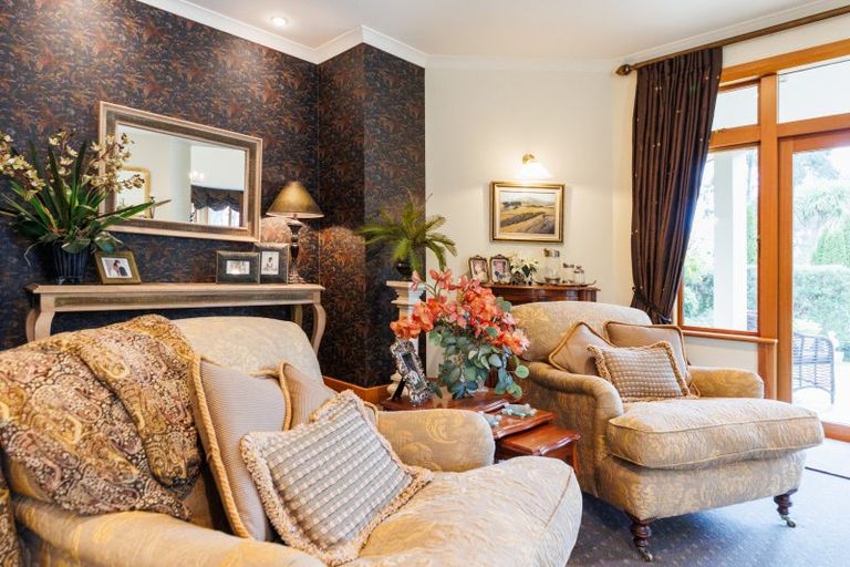 Photo of property in 5 Waicola Drive, Fitzherbert, Palmerston North, 4471