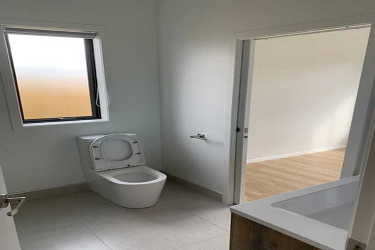 Photo of property in 5 Tawa Road, Te Atatu Peninsula, Auckland, 0610