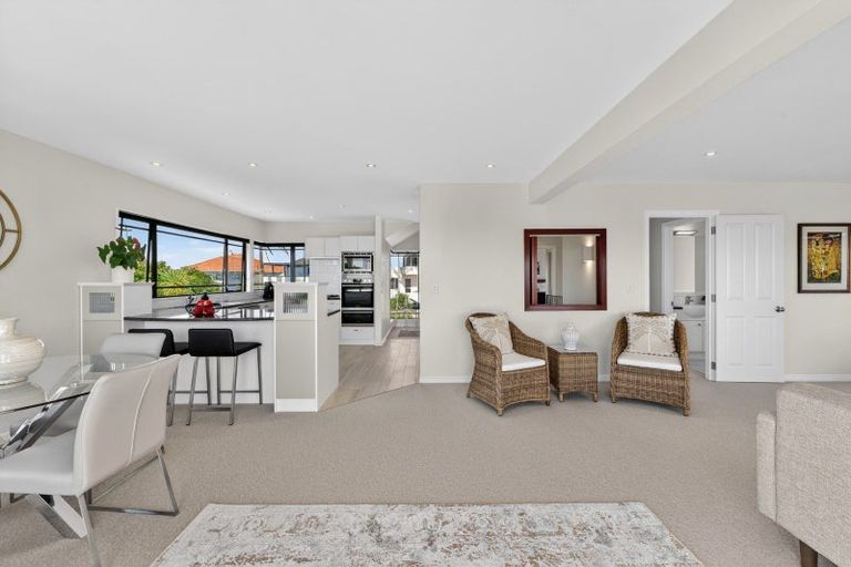 Photo of property in 5 Midway Avenue, Castor Bay, Auckland, 0620