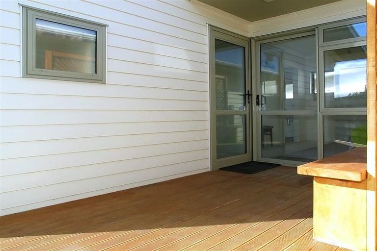 Photo of property in 46a Baylands Drive, Newlands, Wellington, 6037