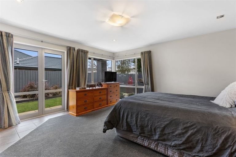 Photo of property in 7 Corsican Grove, Parklands, Christchurch, 8083