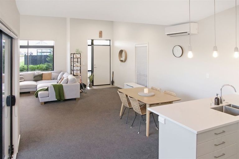 Photo of property in 17 Liberation Road, Papakura, 2110