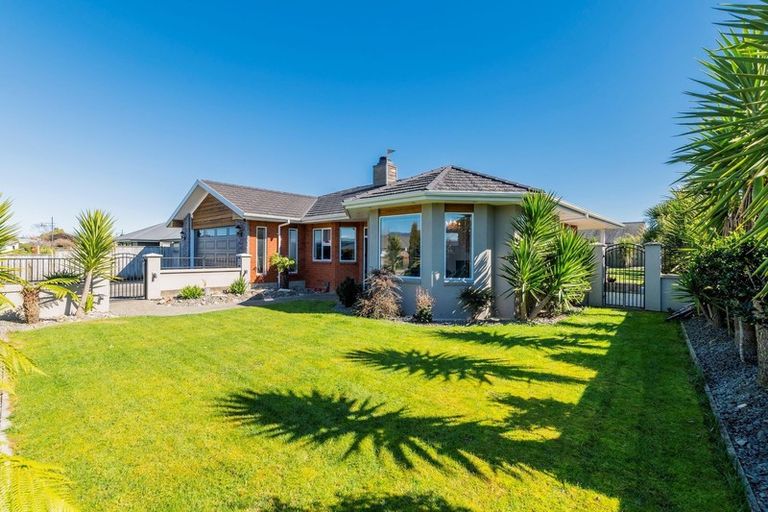 Photo of property in 15 Okarito Avenue, Levin, 5510