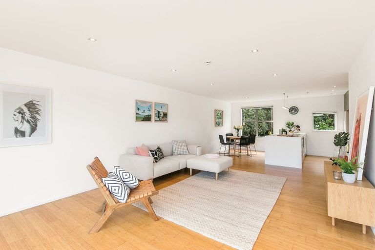 Photo of property in 56 Saddleback Grove, Karori, Wellington, 6012