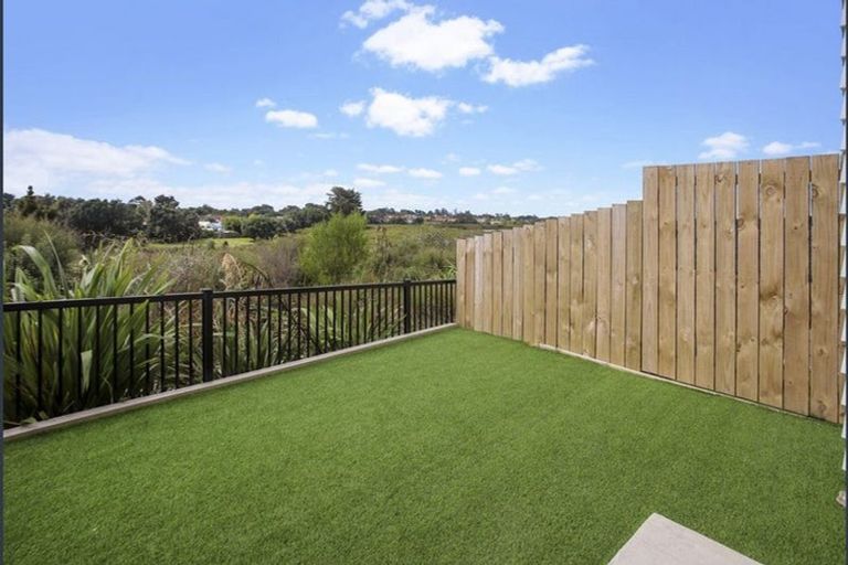 Photo of property in 38 Matawhanga Drive, Wattle Downs, Auckland, 2103