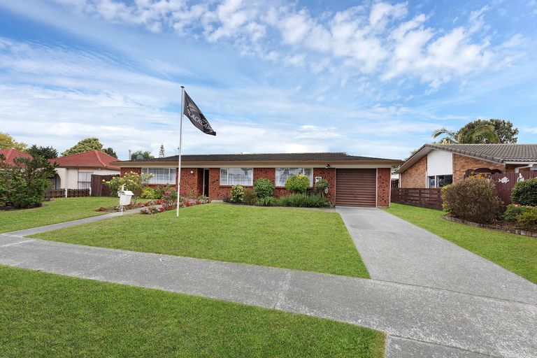 Photo of property in 5 Kirrama Place, Conifer Grove, Takanini, 2112