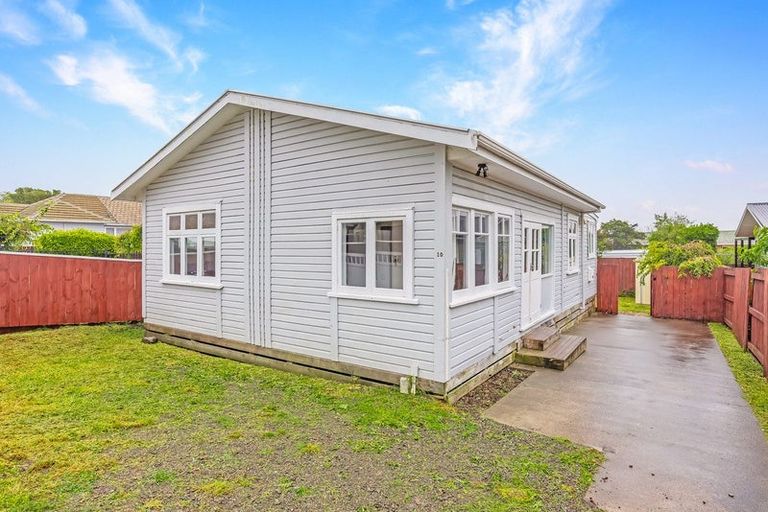 Photo of property in 10 Parakai Street, Paraparaumu, 5032