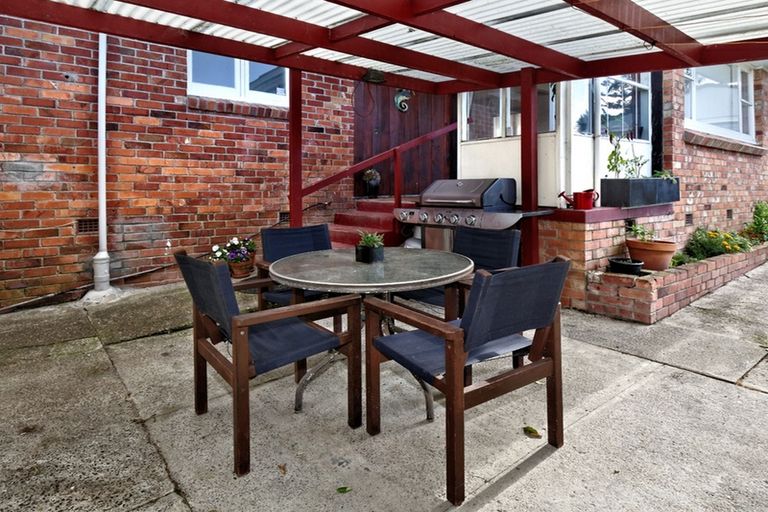 Photo of property in 38 Pine Avenue, Henderson, Auckland, 0612