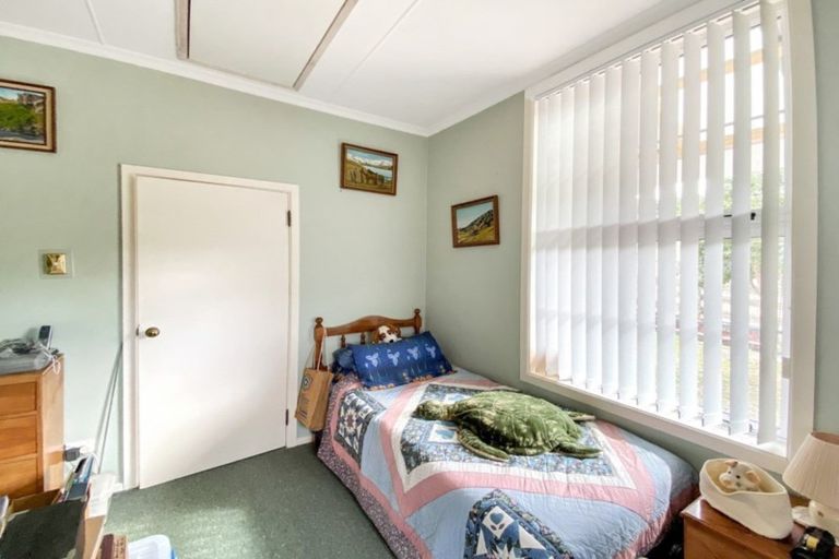 Photo of property in 8 Paraekaretu Street, Hunterville, 4730