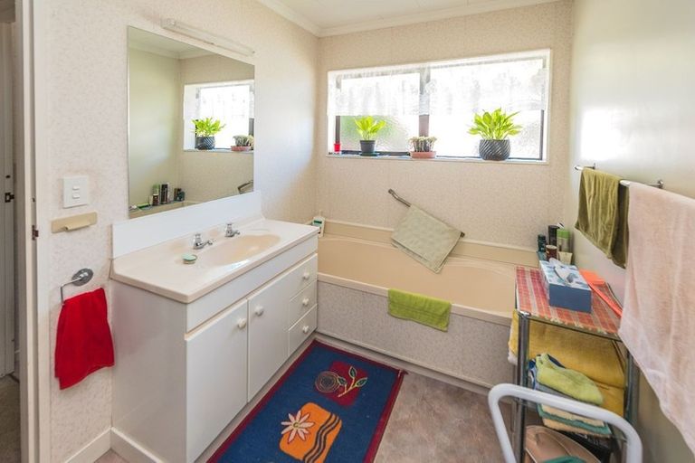 Photo of property in 16 Oaklea Avenue, Marton, 4710