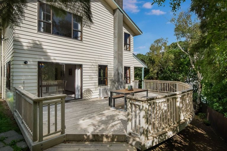 Photo of property in 5 Thatcher Crescent, Crofton Downs, Wellington, 6035