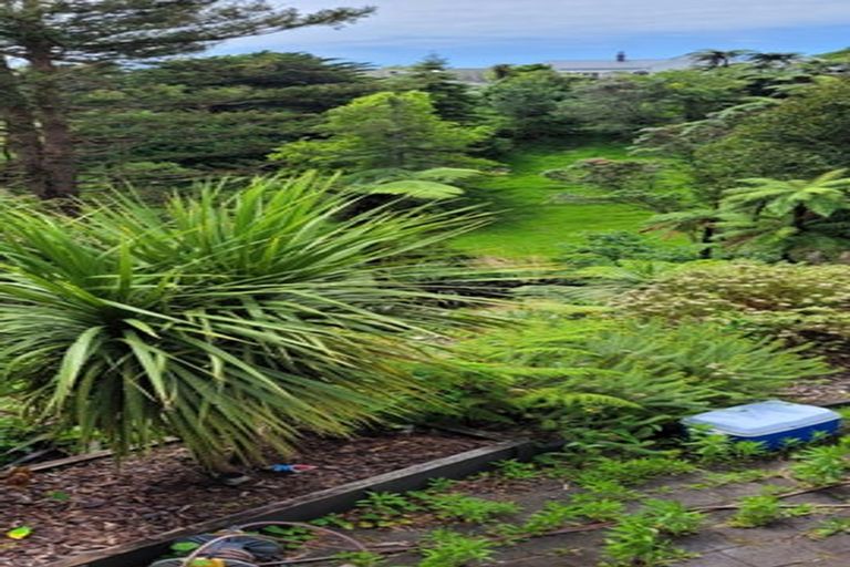 Photo of property in 8 Pararewa Drive, Whalers Gate, New Plymouth, 4310