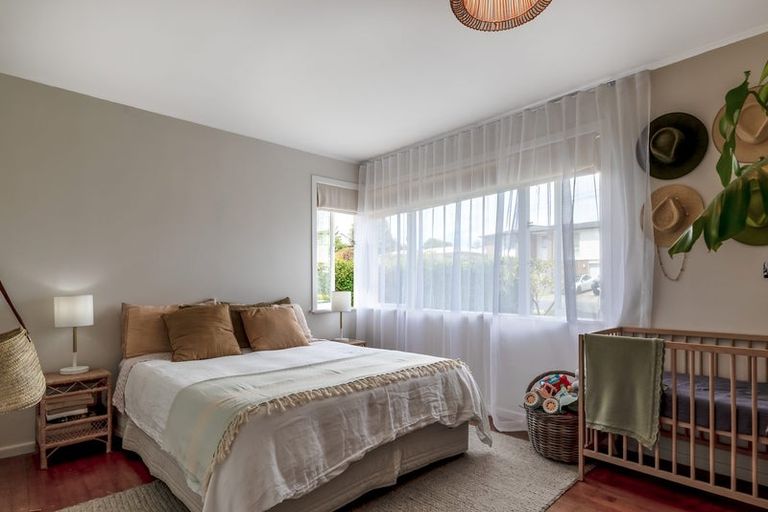 Photo of property in 79 Farquhar Road, Glendene, Auckland, 0602