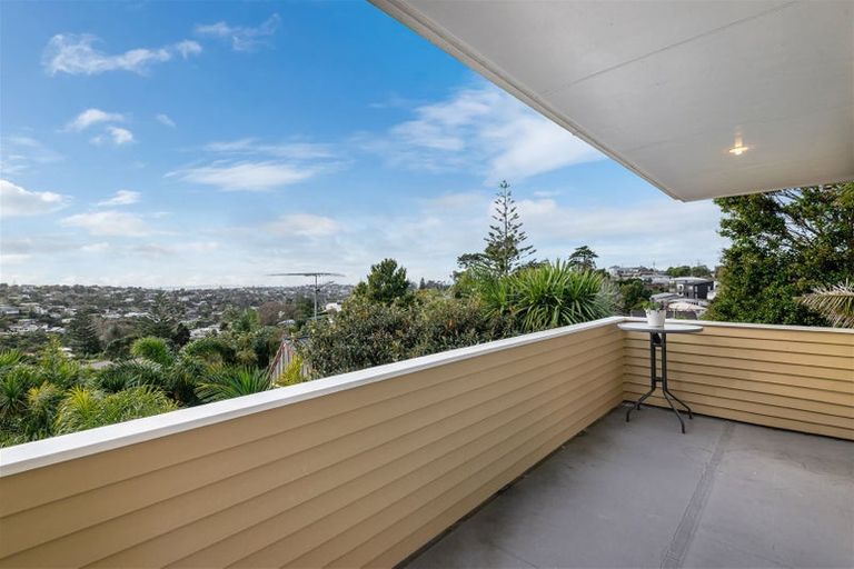 Photo of property in 113 Carlisle Road, Torbay, Auckland, 0632