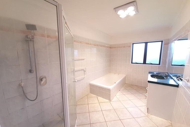 Photo of property in 93 Bushlands Park Drive, Albany, Auckland, 0632