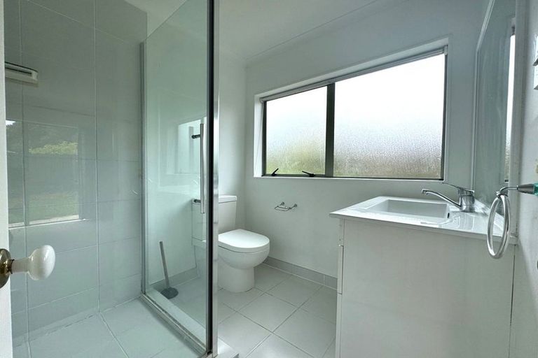 Photo of property in 114 Buscomb Avenue, Henderson, Auckland, 0610