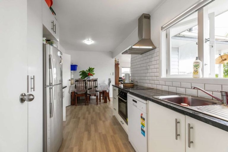 Photo of property in 15 Gee Place, Mangere East, Auckland, 2022