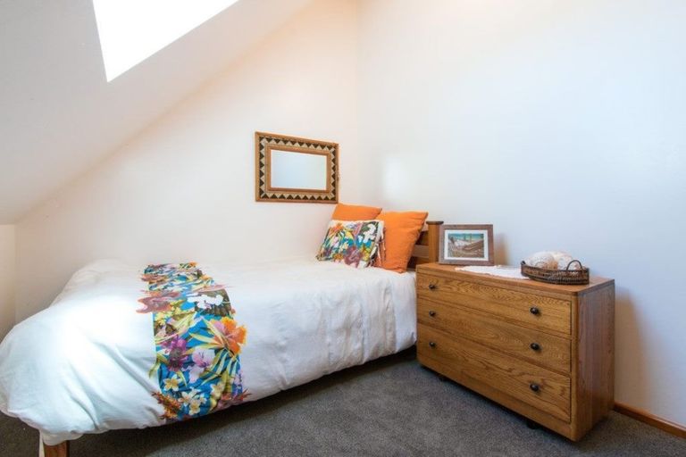 Photo of property in 16 Hebe Place, Birkenhead, Auckland, 0626