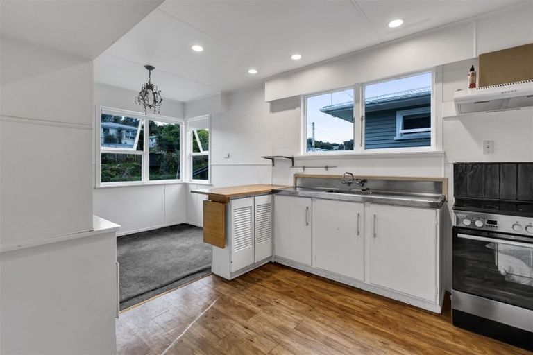 Photo of property in 14 Whakawhiti Street, Marfell, New Plymouth, 4310