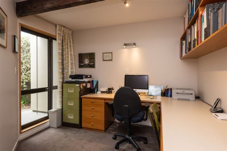 Photo of property in 10 Nehru Place, Cashmere, Christchurch, 8022