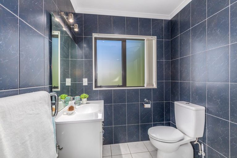 Photo of property in 16 Endeavour Drive, Whitby, Porirua, 5024