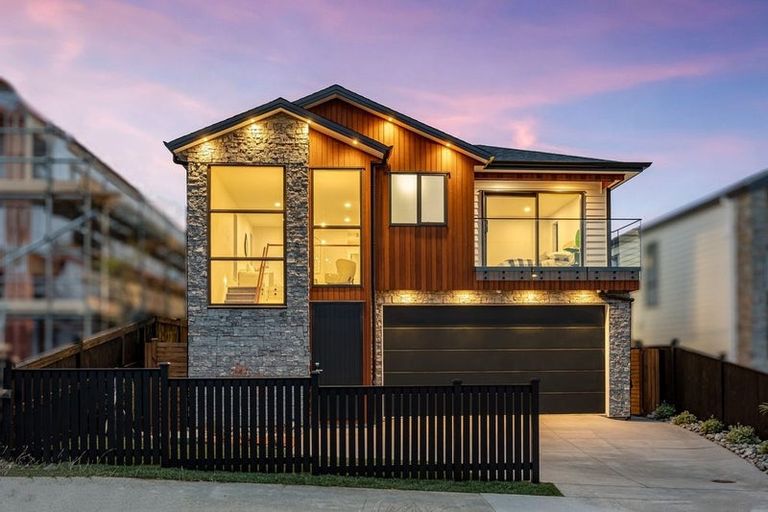 Photo of property in 14 Pakirikiri Street, Long Bay, Auckland, 0630