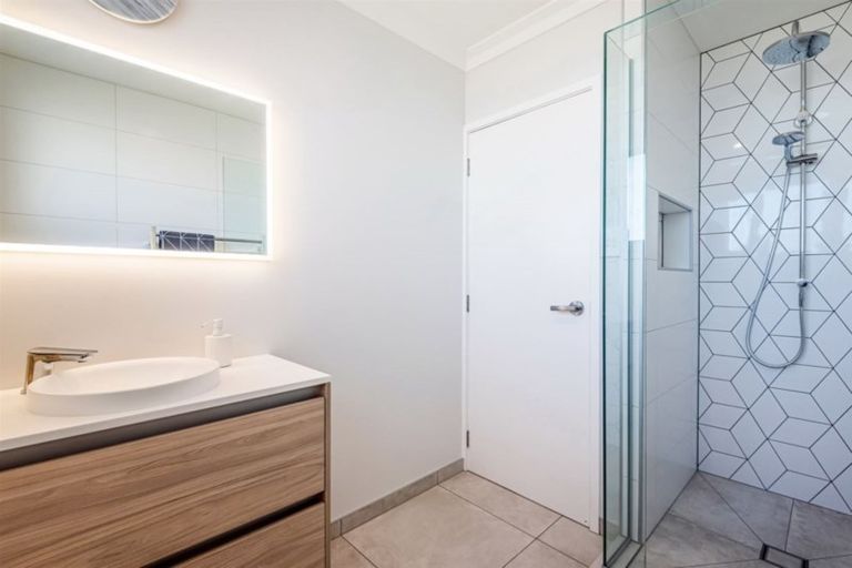 Photo of property in 1/719 East Coast Road, Browns Bay, Auckland, 0630