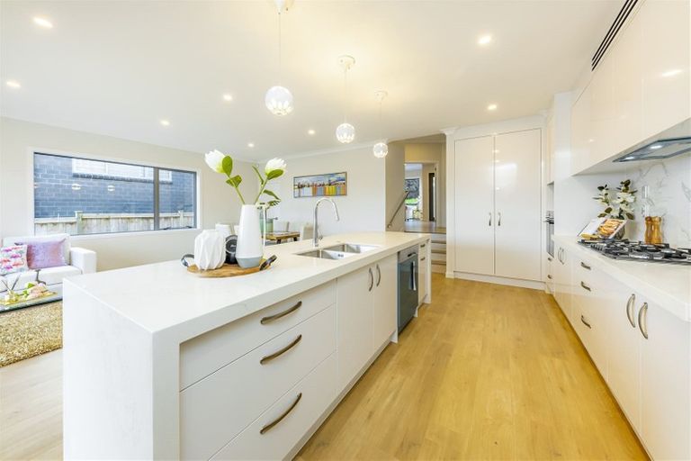 Photo of property in 33 Mcquoids Road, Flat Bush, Auckland, 2019