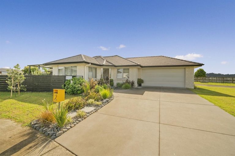 Photo of property in 2 Oscar Place, Whitianga, 3510