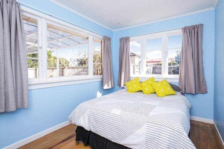 Photo of property in 25 Bolton Street, Blockhouse Bay, Auckland, 0600