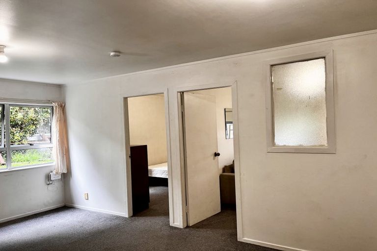 Photo of property in 1/44 Roberts Road, Glenfield, Auckland, 0629