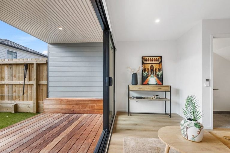 Photo of property in 4/21 Divich Avenue, Te Atatu South, Auckland, 0610