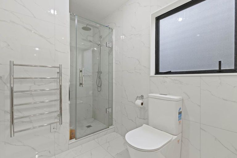 Photo of property in 24 Parahau Road, Papakura, 2110