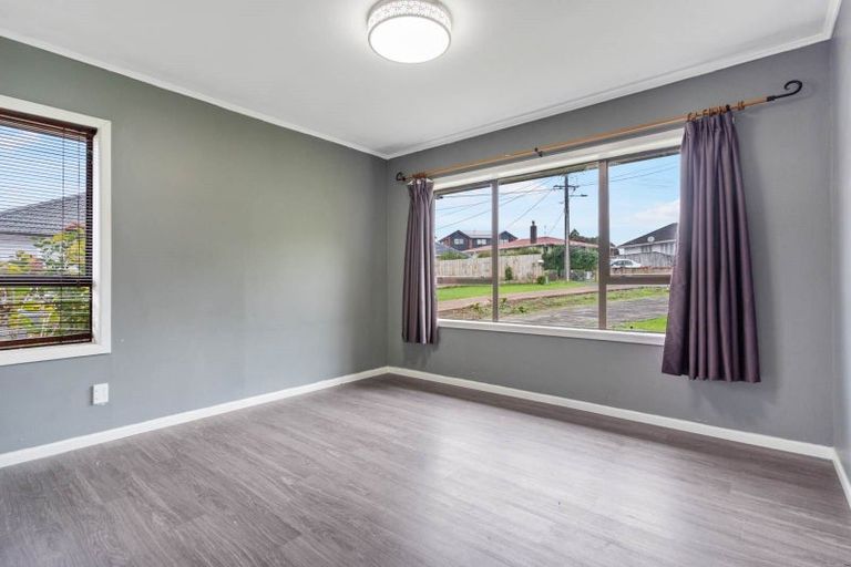 Photo of property in 6 Serjeant Street, Henderson, Auckland, 0612