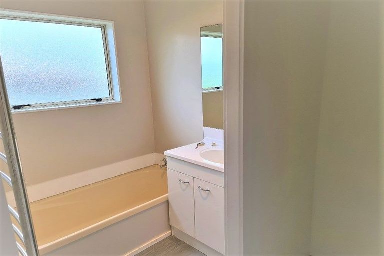 Photo of property in 1/24 Wylie Avenue, Sunnynook, Auckland, 0620