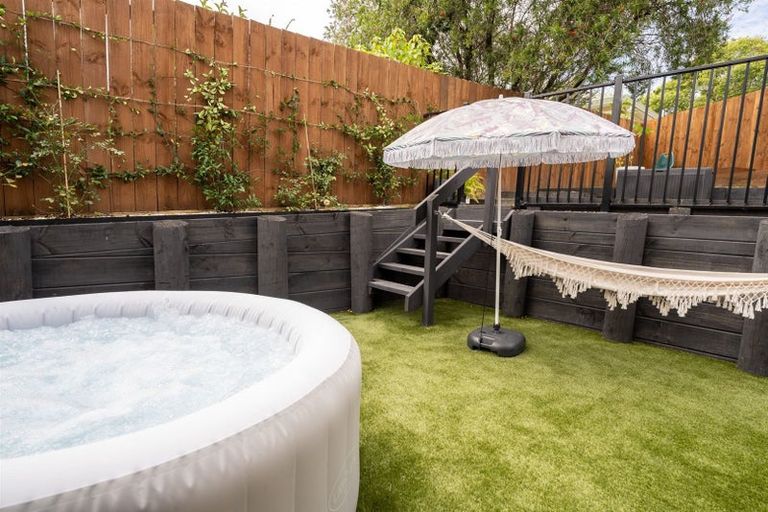 Photo of property in 42e View Road, Henderson, Auckland, 0612