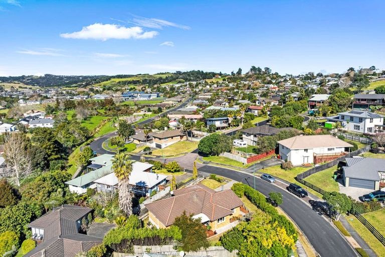 Photo of property in 15 Cabeleigh Drive, Helensville, 0800