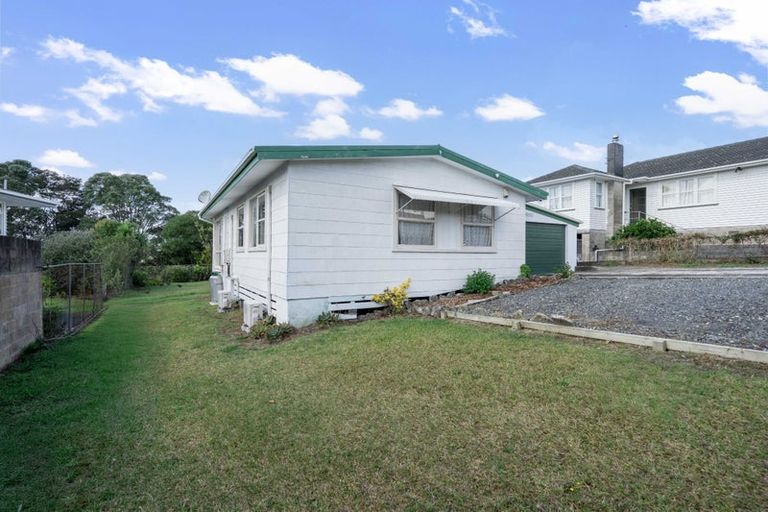 Photo of property in 35 Beaubank Road, Kelston, Auckland, 0602