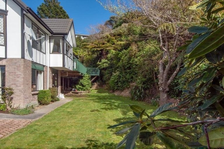 Photo of property in 117 Churton Drive, Churton Park, Wellington, 6037