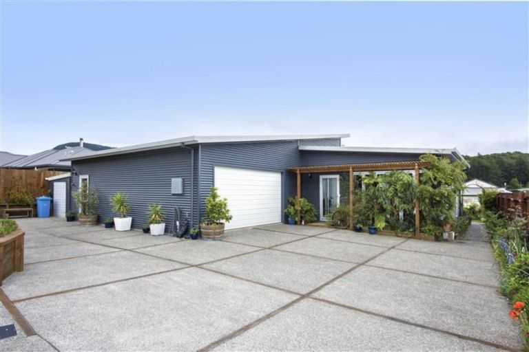 Photo of property in 20 Weka Place, Picton, 7220