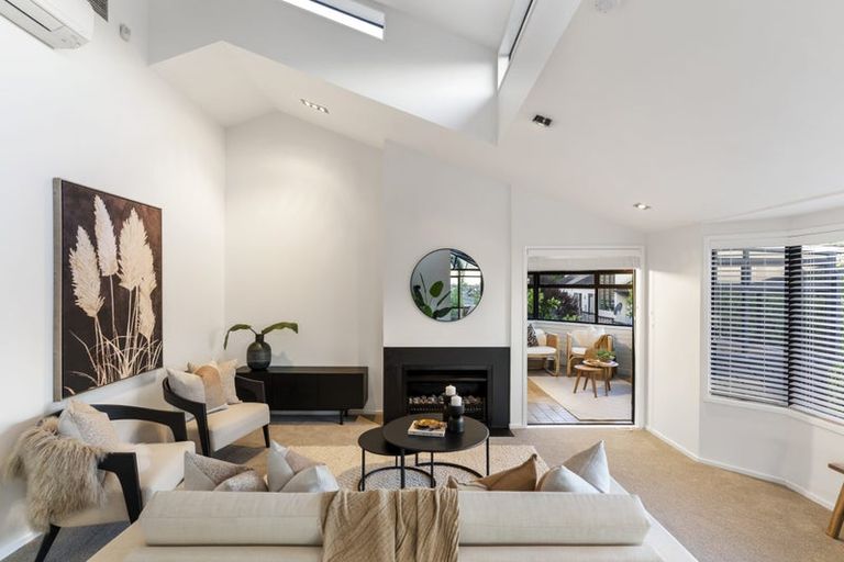 Photo of property in 2/7 Orchard Road, Browns Bay, Auckland, 0630